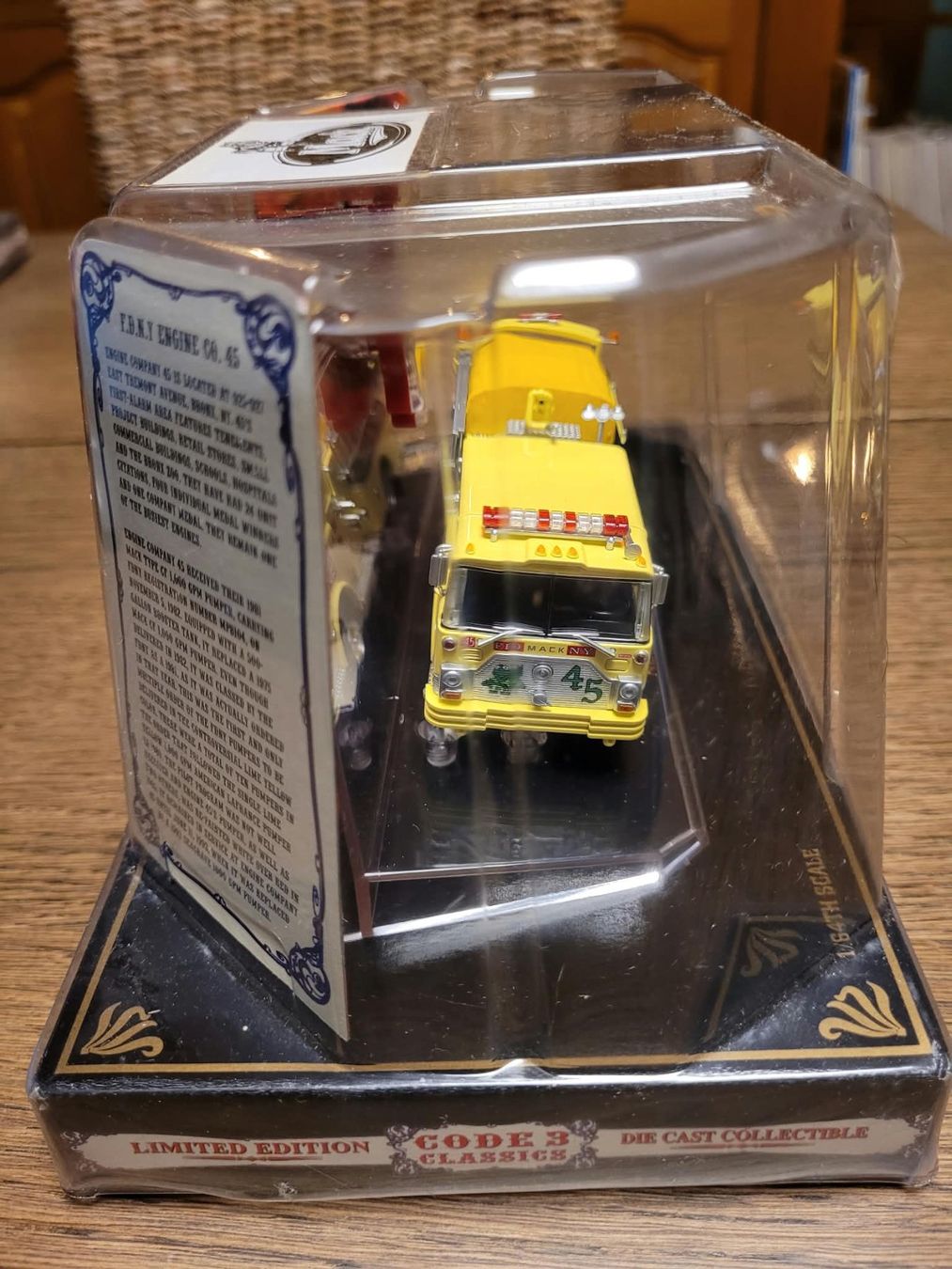 Modellautos: Code 3 Classics FDNY Mack Pumper 1:64 Gelb – Selten – Neu und originalverpackt aus Sonceboz-Sombeval von ter_9rc5 5