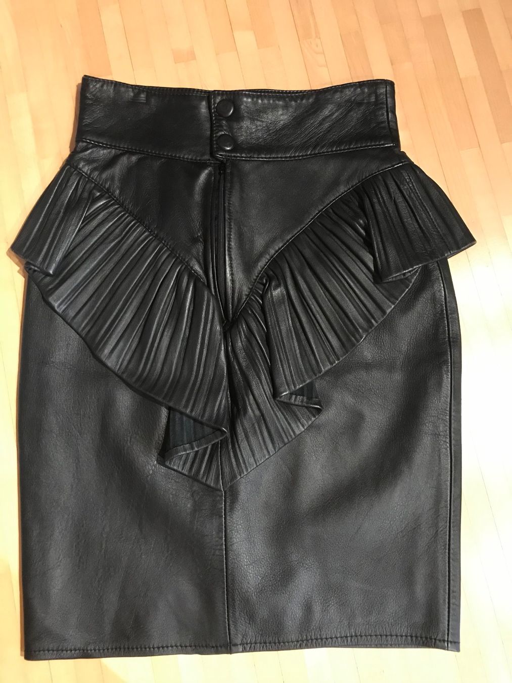 Gonne: Vintage Leder Rock – Usato da Eggersriet venduto da VintageCouture86 1