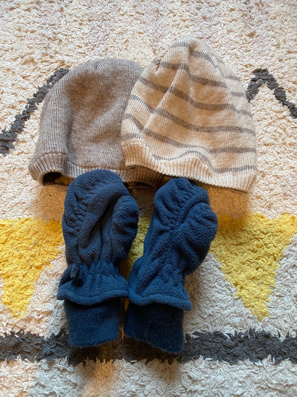 Lots de vêtements: Set Kappen und Handschuhe – D'occasion à Widen par juinl