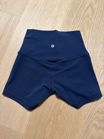 Short Lululemon Align 10cm 4'' Gr. 2 zu verkaufen