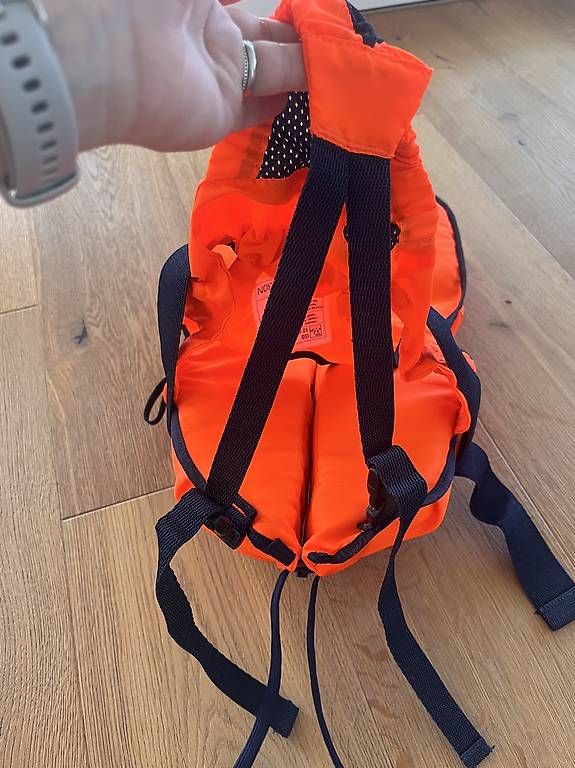 Gilets de sauvetage: Kinder Rettungsweste Helly Hansen 5-15 kg – D'occasion à Bözen par smi_b5rt 1