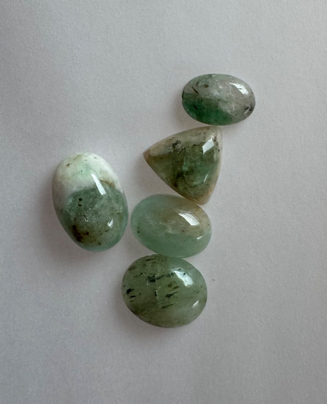 Pietre preziose: 5 schöne Smaragd Emerald Cabochons     UNIKATE – Nuovo e nell'imballaggio originale da Leuggern venduto da gemshow 2