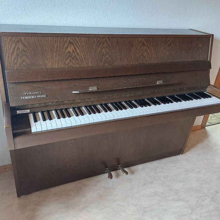 Musikinstrumente: Piano, gratis abzugeben  – Gebraucht aus Luzern von mon_8xnm