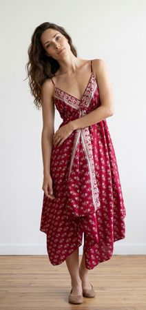 Sommerliches Kleid mit Blumenmuster, Grösse M, Rot