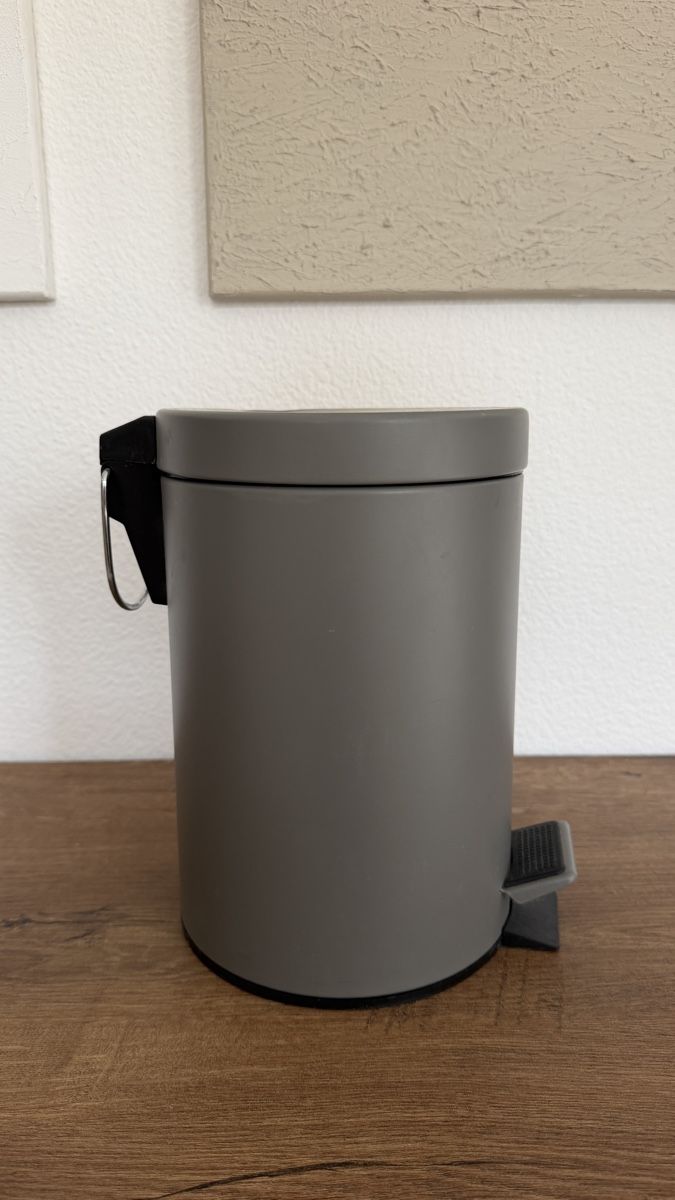 Altro per la casa: Abfallbehälter Treteimer Metall grau 3liter – Usato da Männedorf venduto da pam_h5gv 2