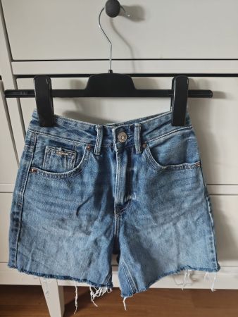 Strativarius short size 32
