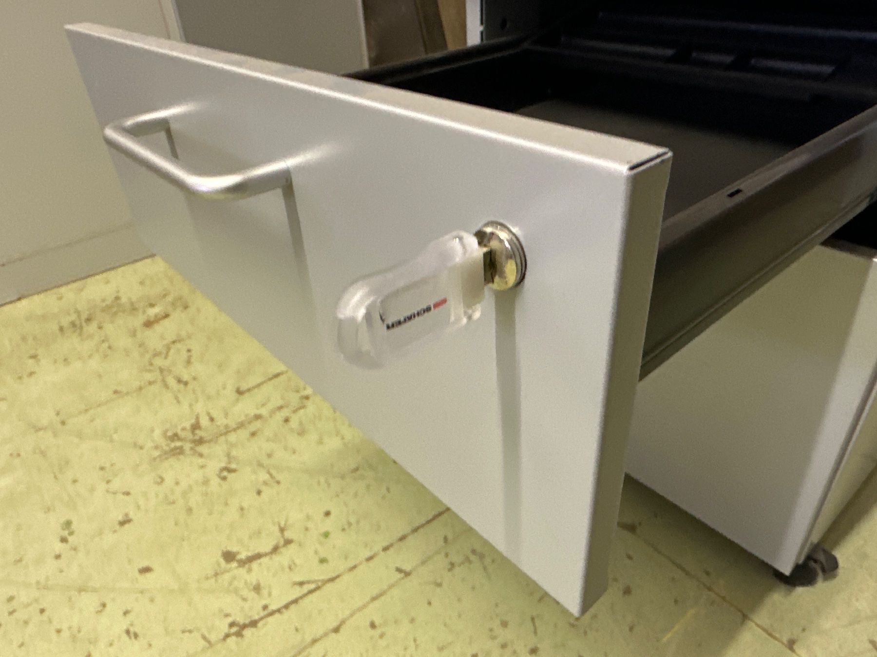Banconi: neuer Rollcontainer Rollkorpus statt 380.- j. 100.- – Nuovo (secondo la descrizione) da Necker venduto da liq24 3