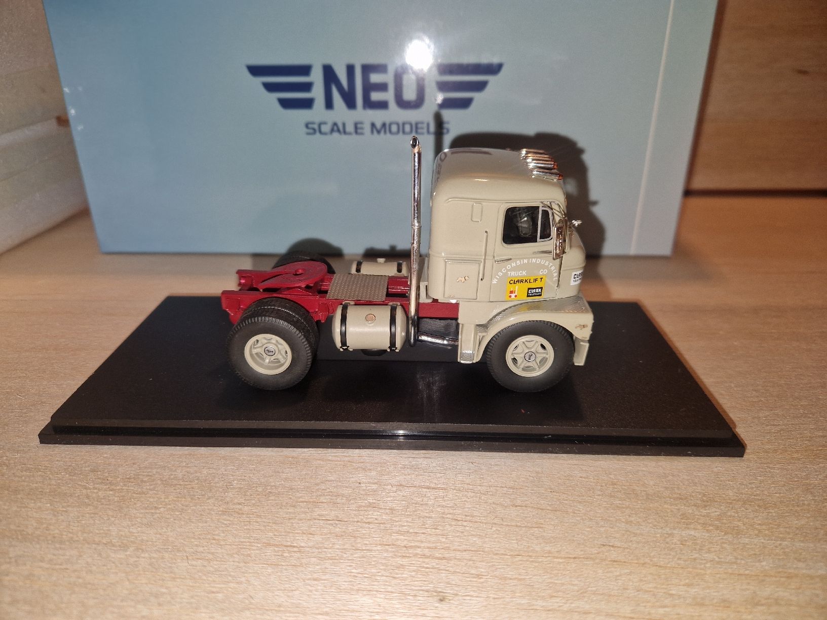 Modellbausätze & Standmodelle: Mack von Neo Scale Models – Neu und originalverpackt aus Zofingen von TR1981 2