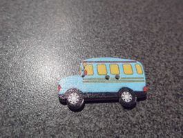 Knopf Bus hellblau