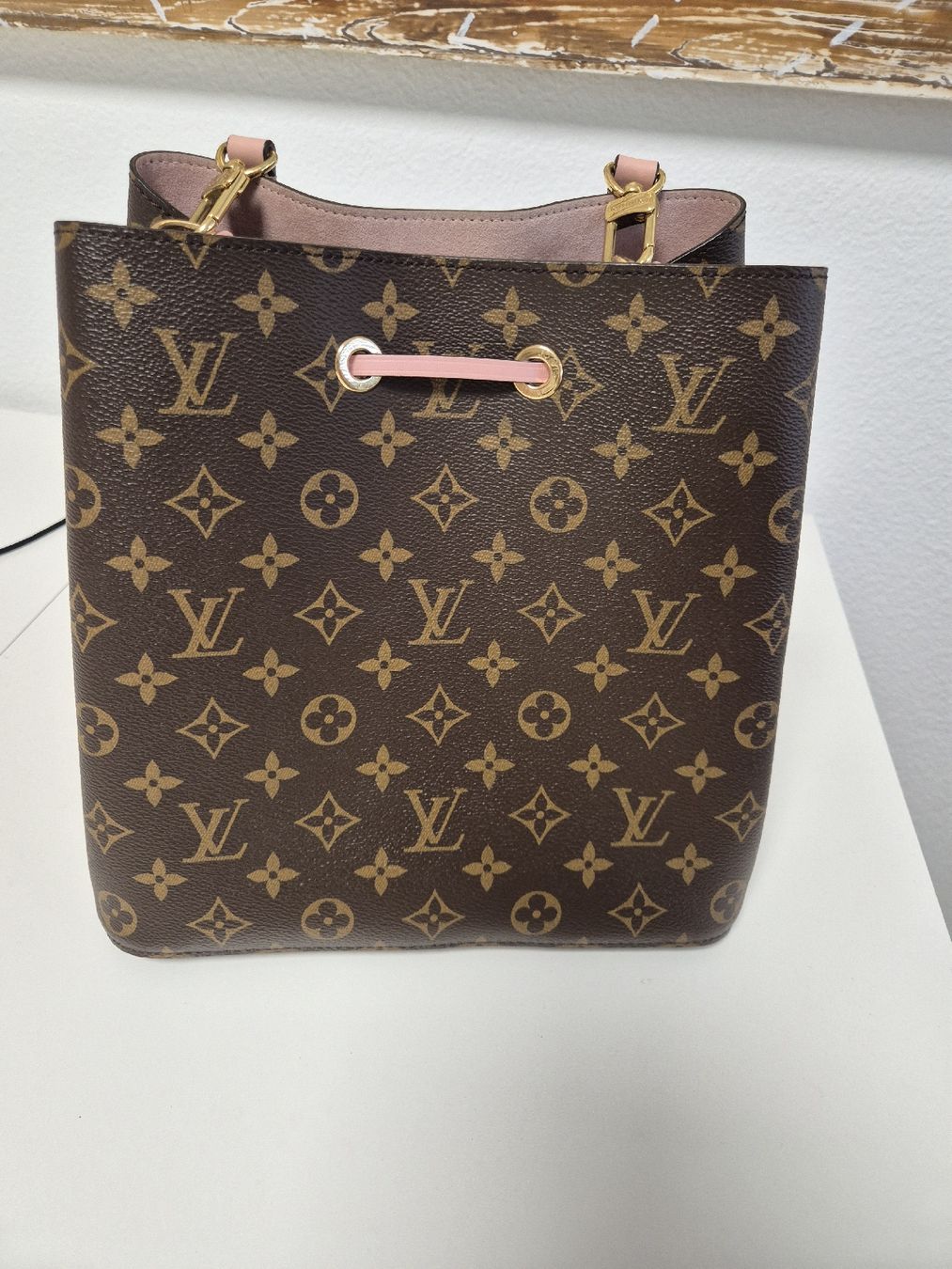 Louis Vuitton Borse da donna: Louis Vuitton Neonoe rosé poudre – Nuovo (secondo la descrizione) da Basel venduto da SBAW 1