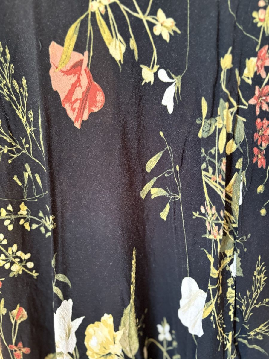 H&M Gonne: SCHWARZER MIDIROCK MIT BLUMENMUSTER – Nuovo (secondo la descrizione) da Bettwiesen venduto da wombat90 1