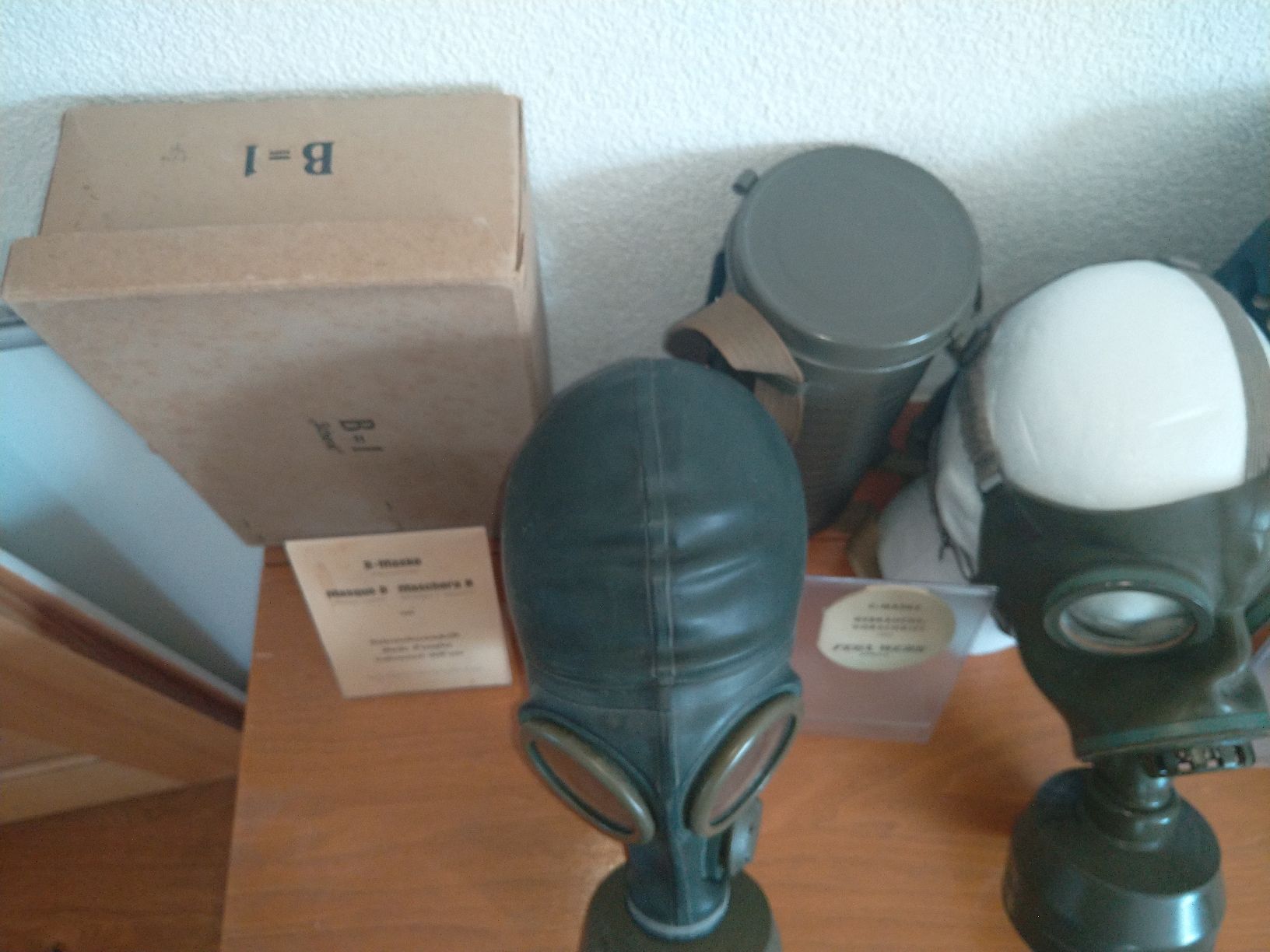Schweizer Armee Uniformen: Zivil Gasmaskensammlung Schweiz – Gebraucht aus Niederönz von Vgt22 4