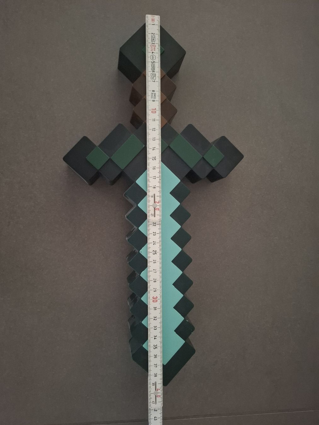 Spielzeuge: Minecraft Schwert Lichteffekt – Gebraucht aus Hunzenschwil von sputnik26 4