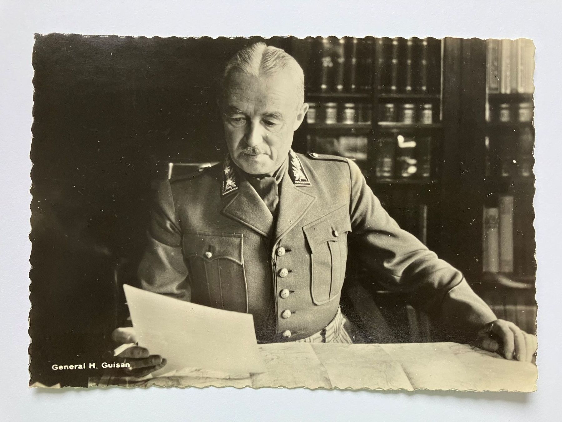 Cartoline postali: VINTAGE POSTCARD GENERAL H.GUISAN – Usato da Lugano venduto da sel_x7bg
