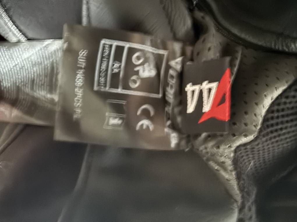 Dainese Pantaloni: Dainese Motorrad-/ Lederhose Gr.44 – Usato da Bubendorf venduto da Tabeaf4 1