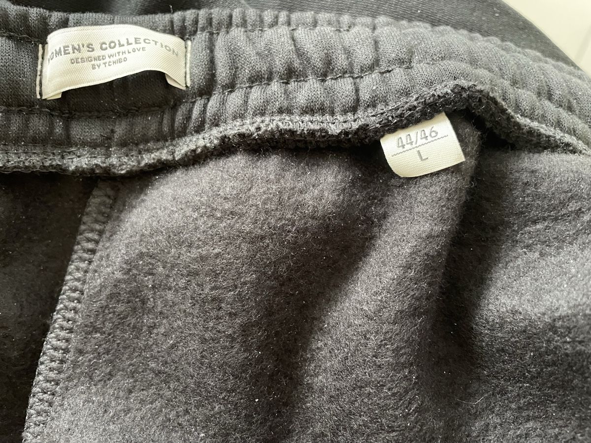 Tchibo Pantaloni: Sweathose Tchibo Gr. L schwarz neu – Nuovo (secondo la descrizione) da Rüti ZH venduto da kar_xx9l 2