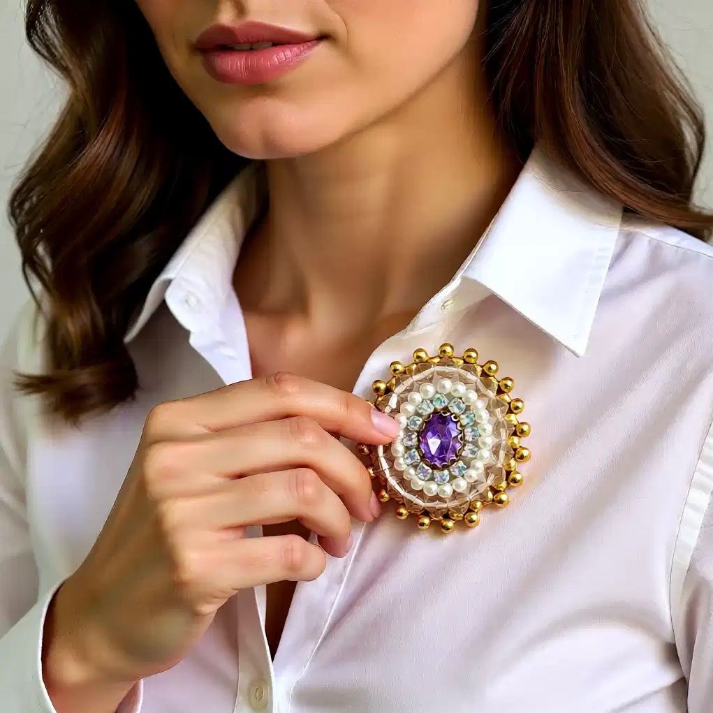Broschen & Nadeln: Luxus Royal Brosche | Handgemachte Brosche | Brautschmuck – Neu und originalverpackt aus Vals von ABA-Atelier