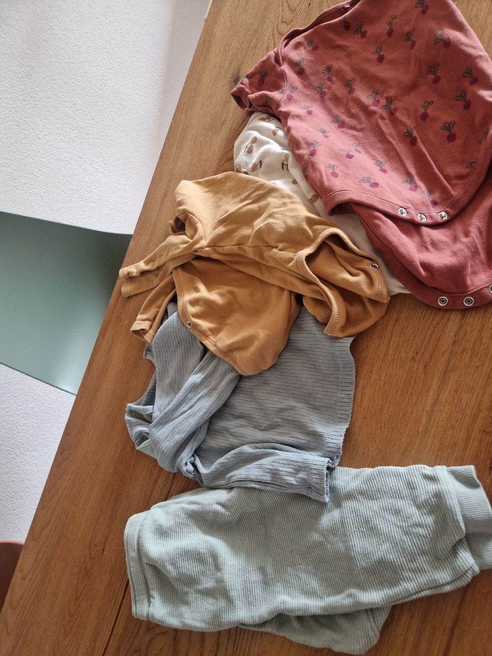 Kleiderpakete & -sets: Baby Kleiderpaket Gr 86 – Gebraucht aus Reinach BL von Dschinni80