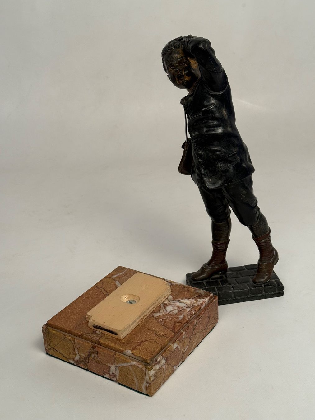 Statuette: Antike signierte Figur E. Bouret auf Marmorsockel – Usato da Itingen venduto da uhu777 7