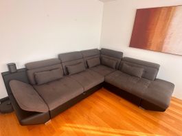 Ecksofa mit Schlaffunktion grau schwarz, super Zustand