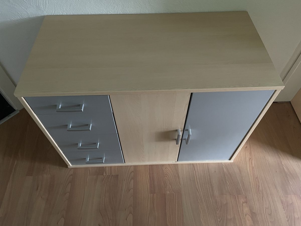 Cassettiere: Commode avec tiroirs et portes – Usato da Remaufens venduto da dav_d9b2 2
