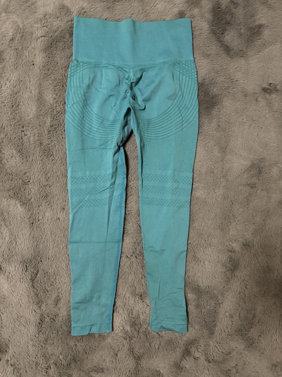 Leggings: Turquoise spots Leggings , Size M – Usato da Wichtrach venduto da Re_Fit 1