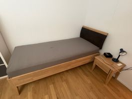Bettgestell, Riposarost und Nachttisch
