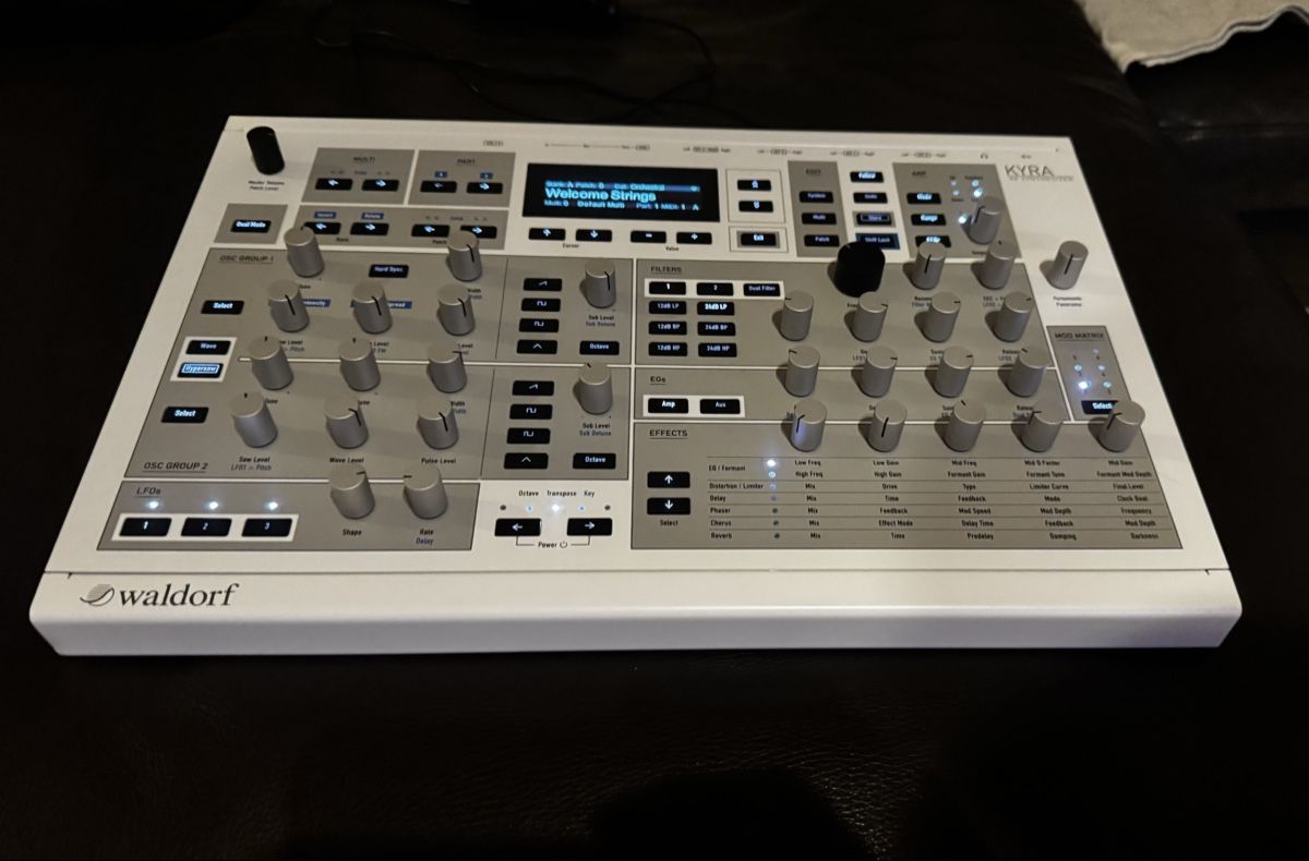 Waldorf Strumenti musicali: Waldorf Kyra - 128 Voice Desktop Synthesizer – Usato da Zürich venduto da 1cut2