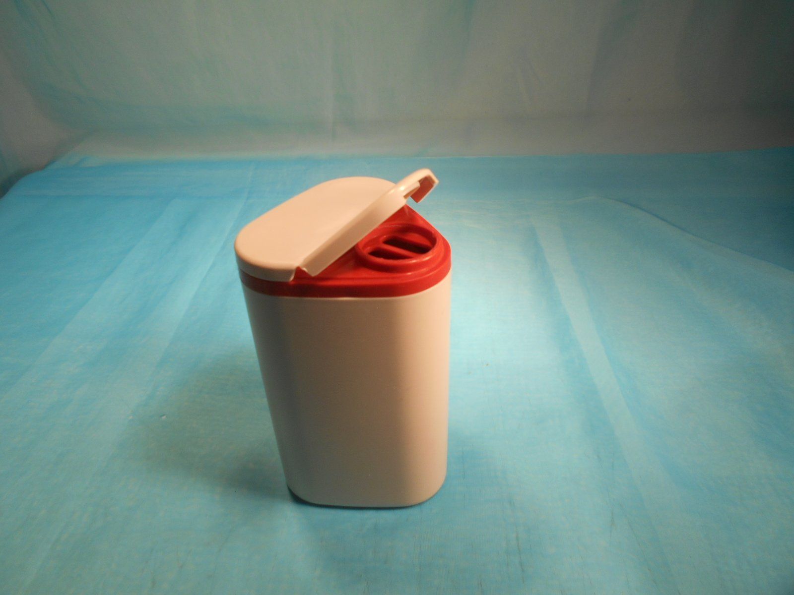 Tupperware Contenitori & Simili: Tupperware Behälter mit drei versch. Oeffnungen – Usato da Bellach venduto da JingleCherry 3