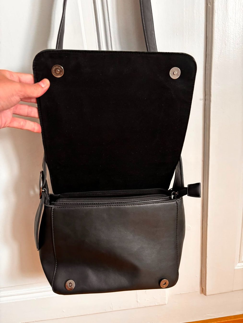 Taschen für Damen: Sac à bandoulière noir – Gebraucht aus Romainmôtier von val_r8sn 2