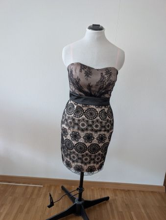 Amai Amor Dress, Size M, Lace and Flowers