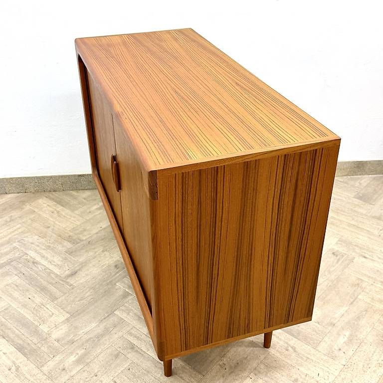 Cassettiere: Mid Century teak Sideboard by DYRLUND – Usato da basel venduto da vintory.ch 3