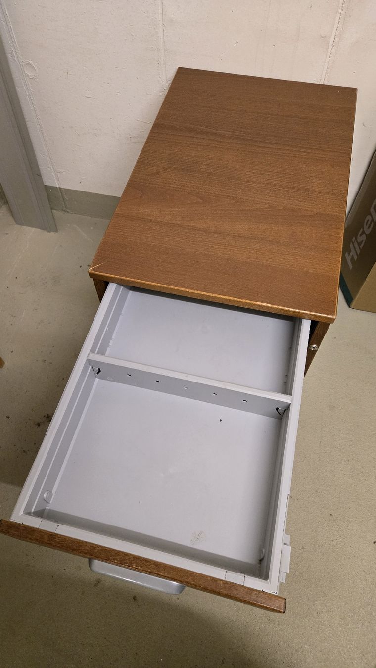 Scrivanie: Schubladen Container – Usato da Pfäffikon SZ venduto da nic_fdw5 1