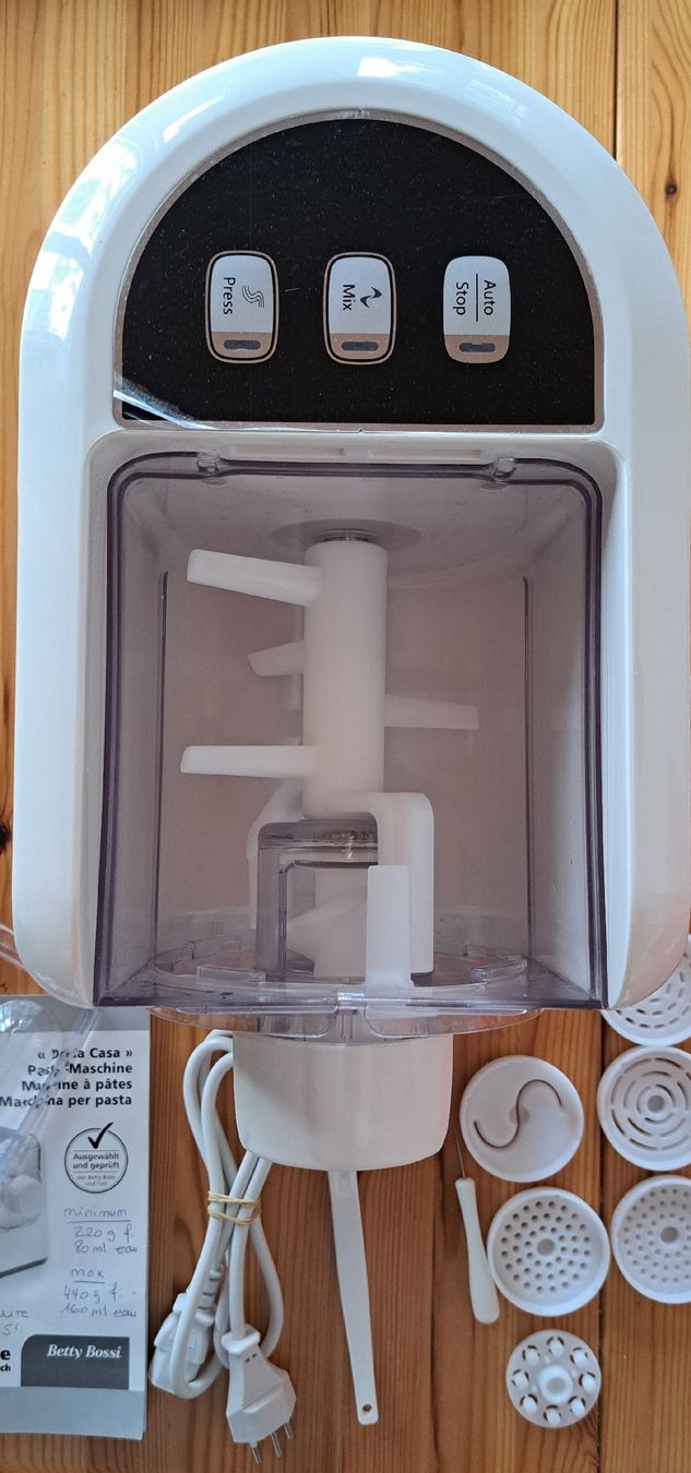 Betty Bossi Appareils de cuisine: Machine à pâtes avec accessoires  – D'occasion à Farvagny-le-Petit par Unepetolette 1