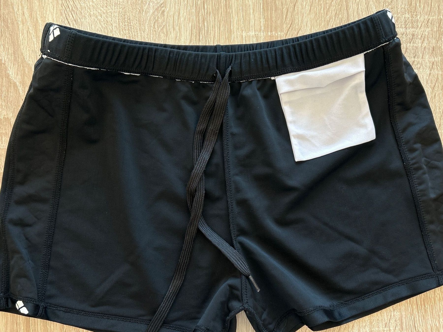 Costumi da bagno: Badehose schwarz mit Seitenstreifen – Usato da Brunnen venduto da Nala2929 4