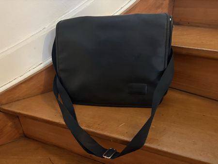 grosse schwarze Umhängetasche