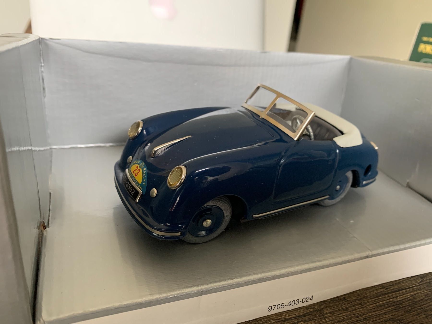 Schuco Modellautos: Schuco Porsche 356 Cabriolet Rallye... – Neu und originalverpackt aus Weesen von Elmax1 8
