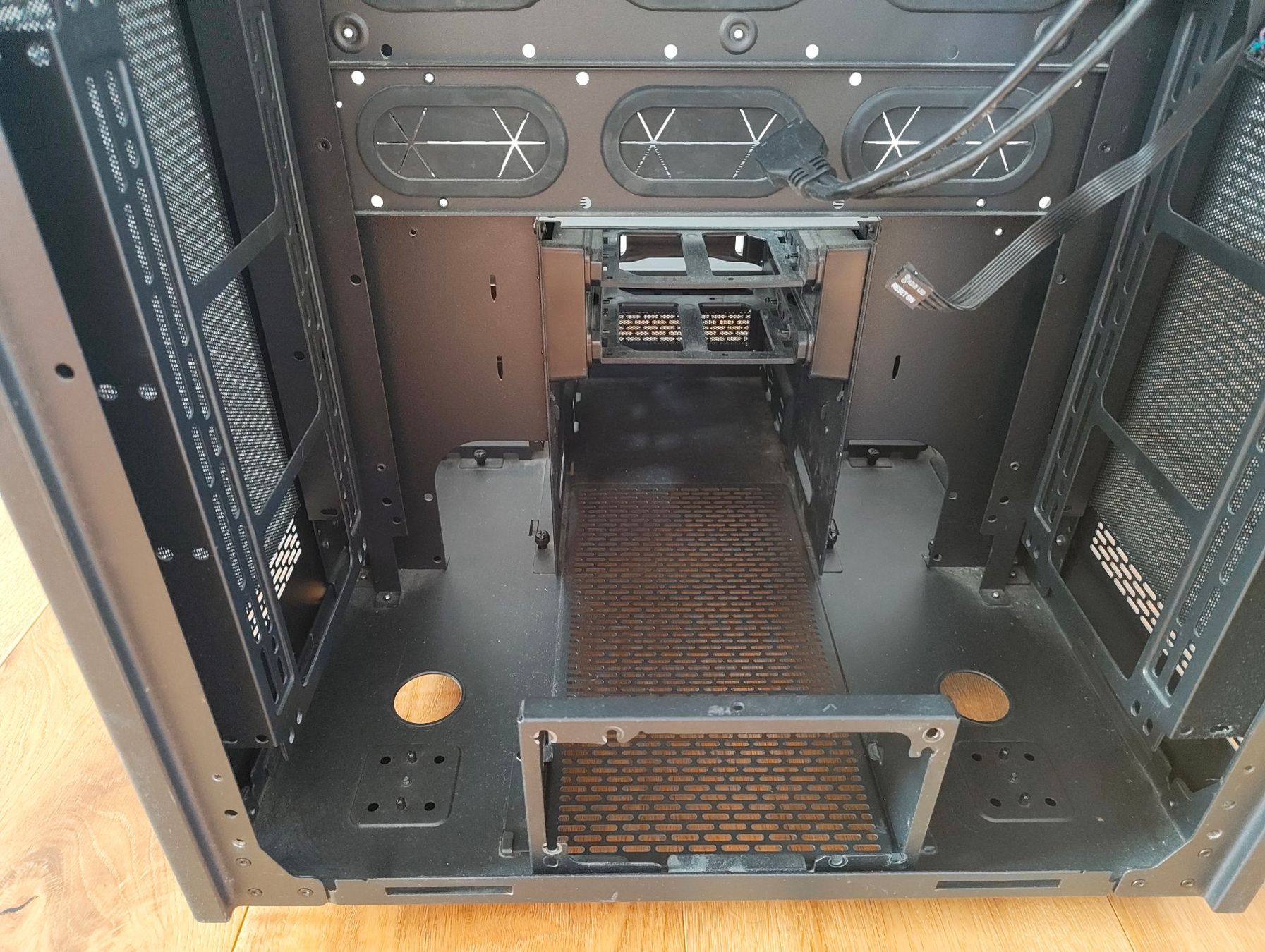 Thermaltake Custodie: Thermaltake The Tower 900, schwarz – Usato da Turgi venduto da Benaya 5