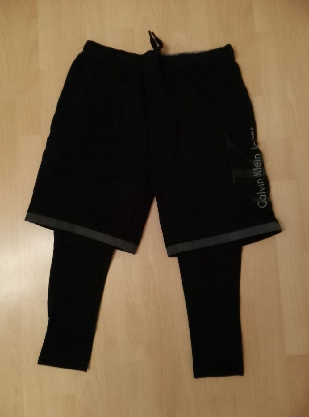 Calvin Klein Leggings: Short / Calvin Klein /taille L – Usato da Dombresson venduto da sev_bsb8 4