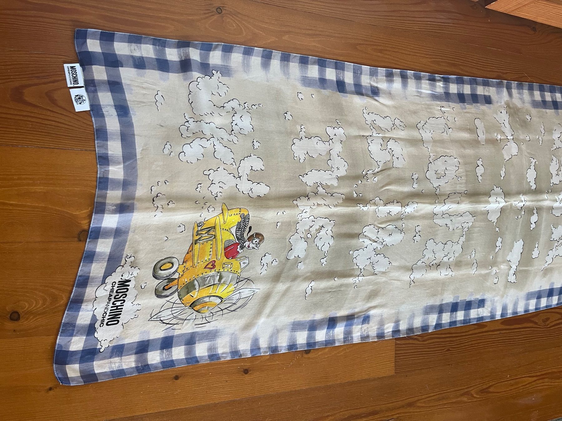 Moschino Foulard & Sciarpe: Moschino Seidenfoulard – Usato da Saanen venduto da SoniaMichaela 5