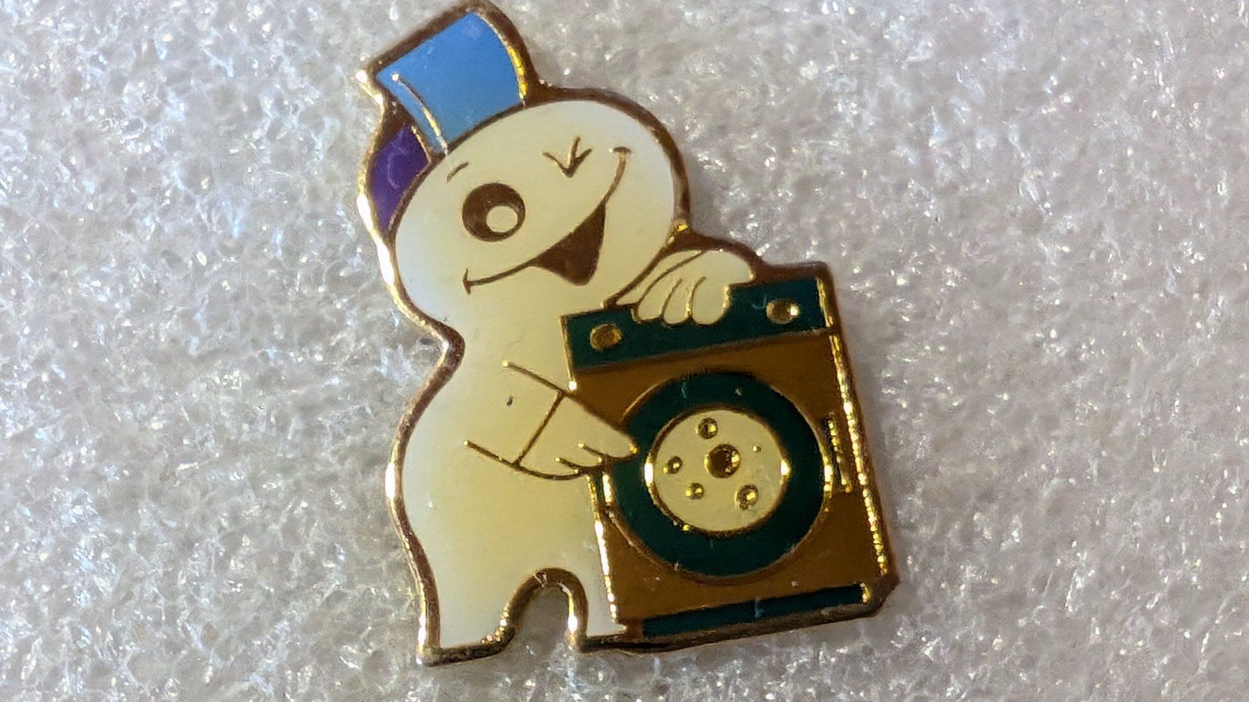 Placchette & Badge: Ansteckpin 212: Maga Bio – Usato da Oppligen venduto da Pin-Fall-Shop
