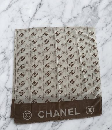 CHANEL Beauté Schal / Tuch CC-Logo Braun & Beige