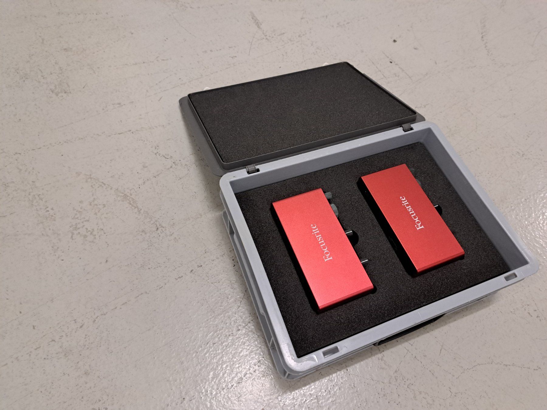 Focusrite Attrezzatura per studi di registrazione: Audio Interface Focusrite Scarlett 2er Set, im Rako-Behälter – Usato da Embrach venduto da lichttechnik 6
