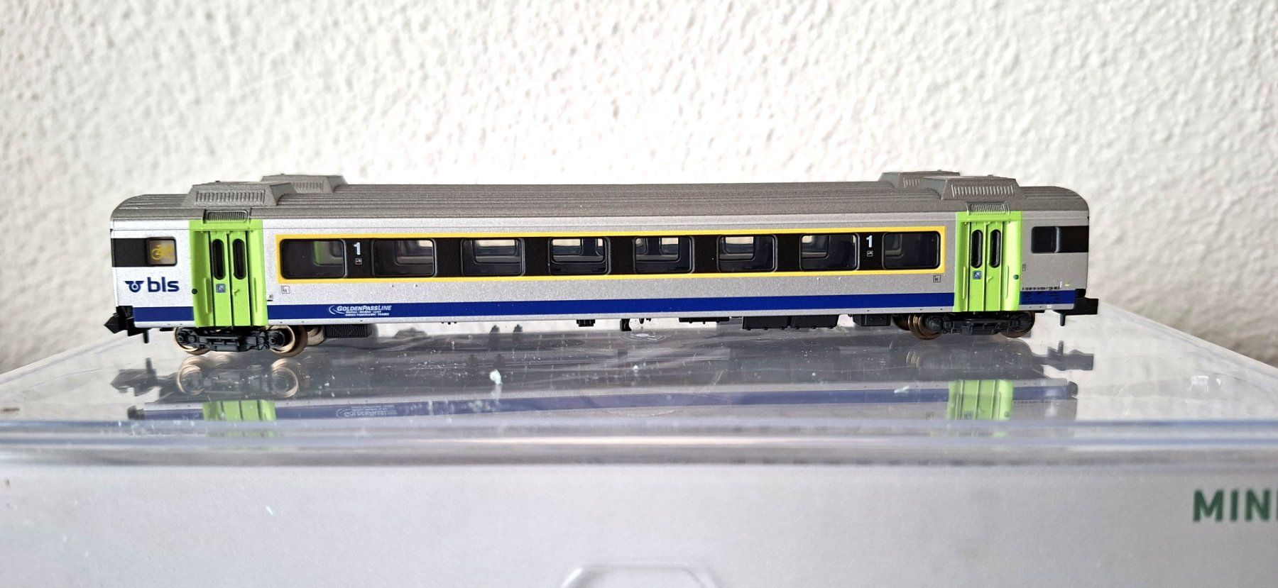 Trix Modellini di ferrovie: Minitrix 2 teiliges SET " Goldenpassline " BLS 18294 – Nuovo e nell'imballaggio originale da Biberist venduto da Ntrains 2