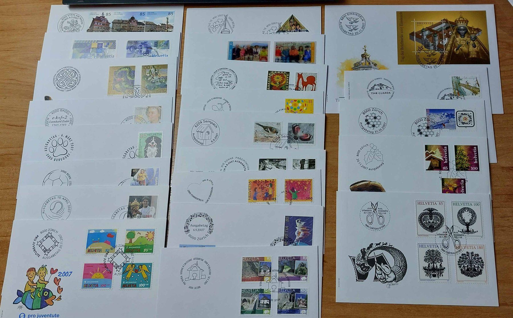 Tutti i francobolli: F2007 - FDC série complète 2007 – Nuovo e nell'imballaggio originale da Trélex venduto da Phil_Albert