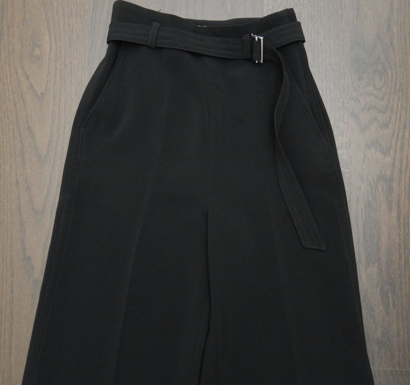 H&M Pantaloni: H&M Weite Hose mit Gurt Gr. XXS/32 – Usato da Tuggen venduto da vivira 5