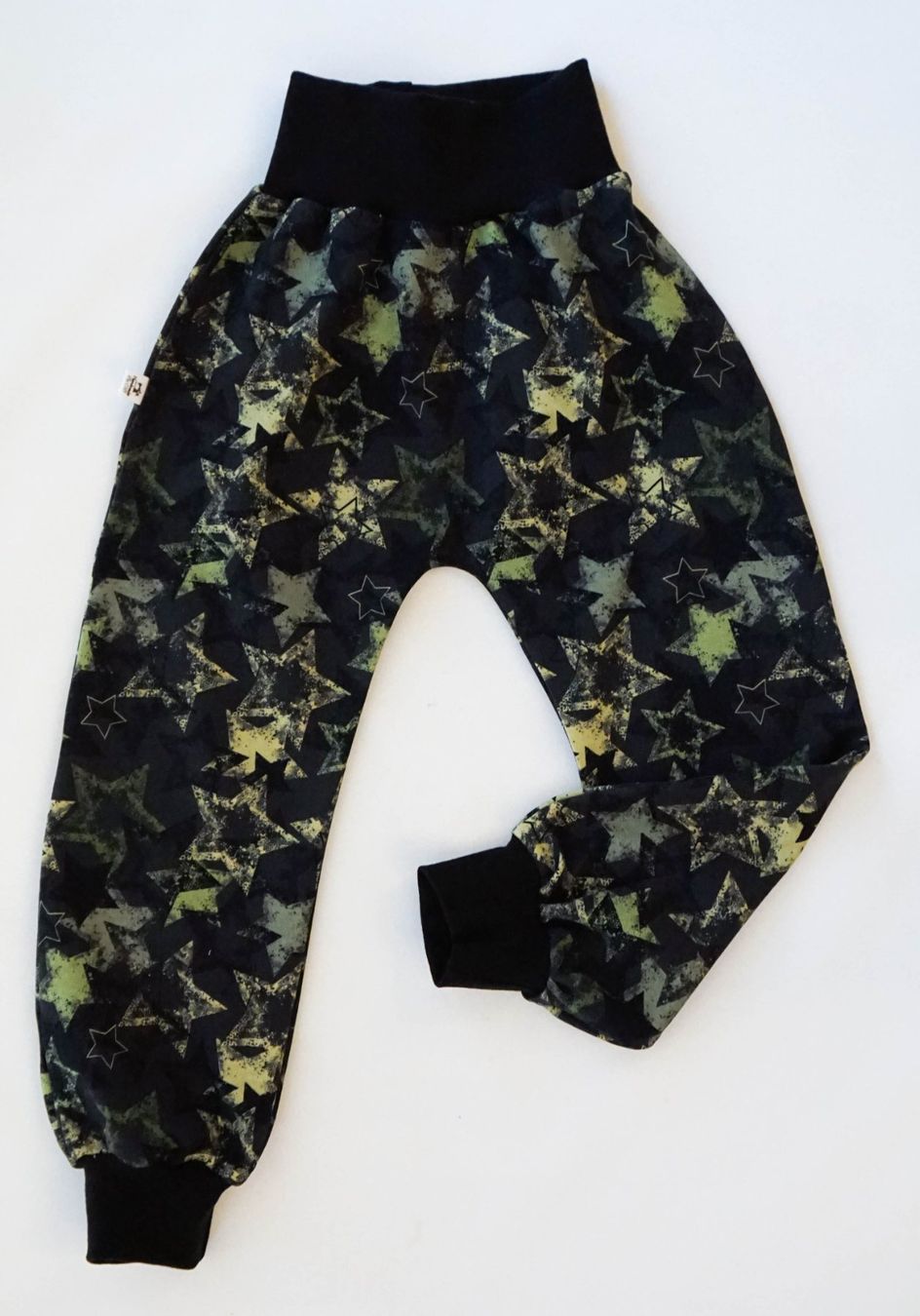 Pantaloni: Sweat Pumphose mit Sternen Gr. 104/110 - NEU – Nuovo e nell'imballaggio originale da Zürich venduto da sambaum
