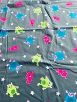 grauer Jerseystoff mit knuffigen Monstern 1.45 x 1.5 m