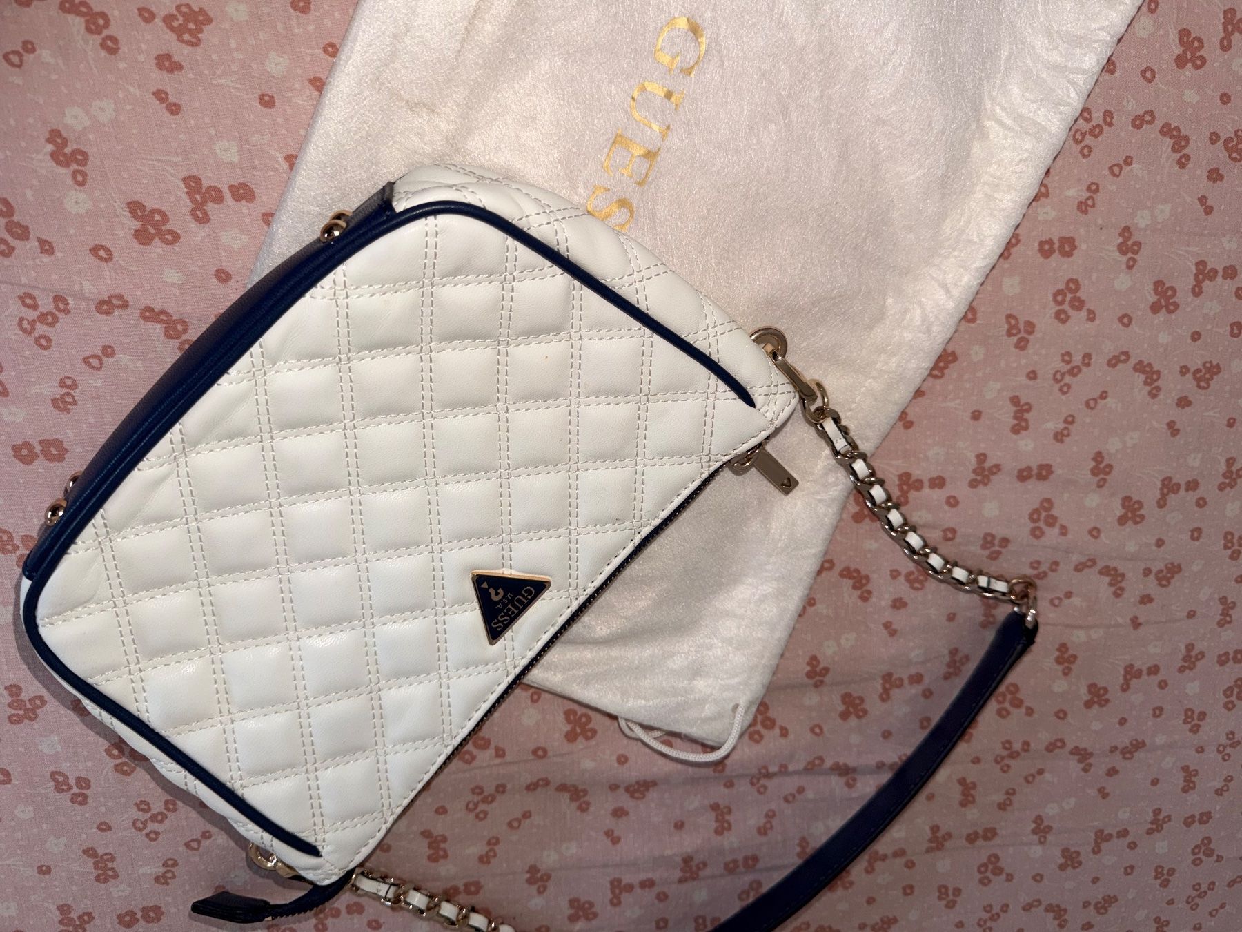 Taschen für Damen: Guess – Gebraucht aus Brittnau von and_9fjy