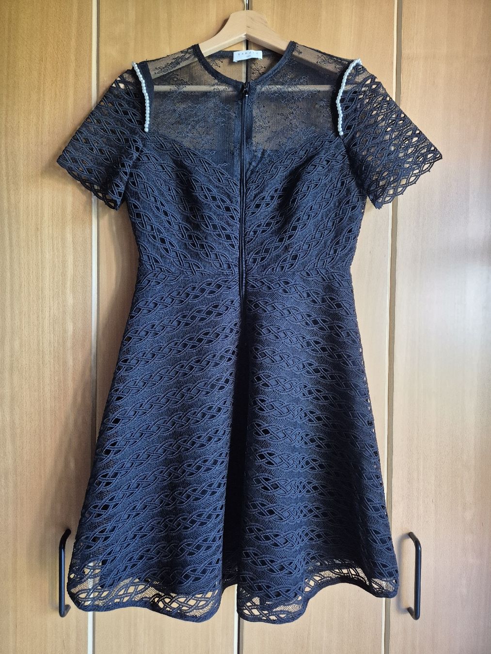 Sandro Vestiti: Sandro Paris Lace Mini Dress – Nuovo (secondo la descrizione) da Pfeffingen venduto da Elegant_trend 2